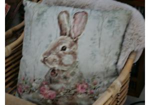 Kissen Hase 3 D bestickt ca. 45 x 45 cm, Hellgrün/ Rosa